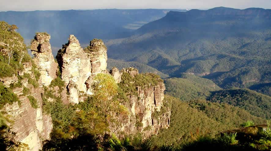Stunning view of the Three Sisters rock formation in the Blue Mountains, highlighting the natural beauty experienced during a private tour.